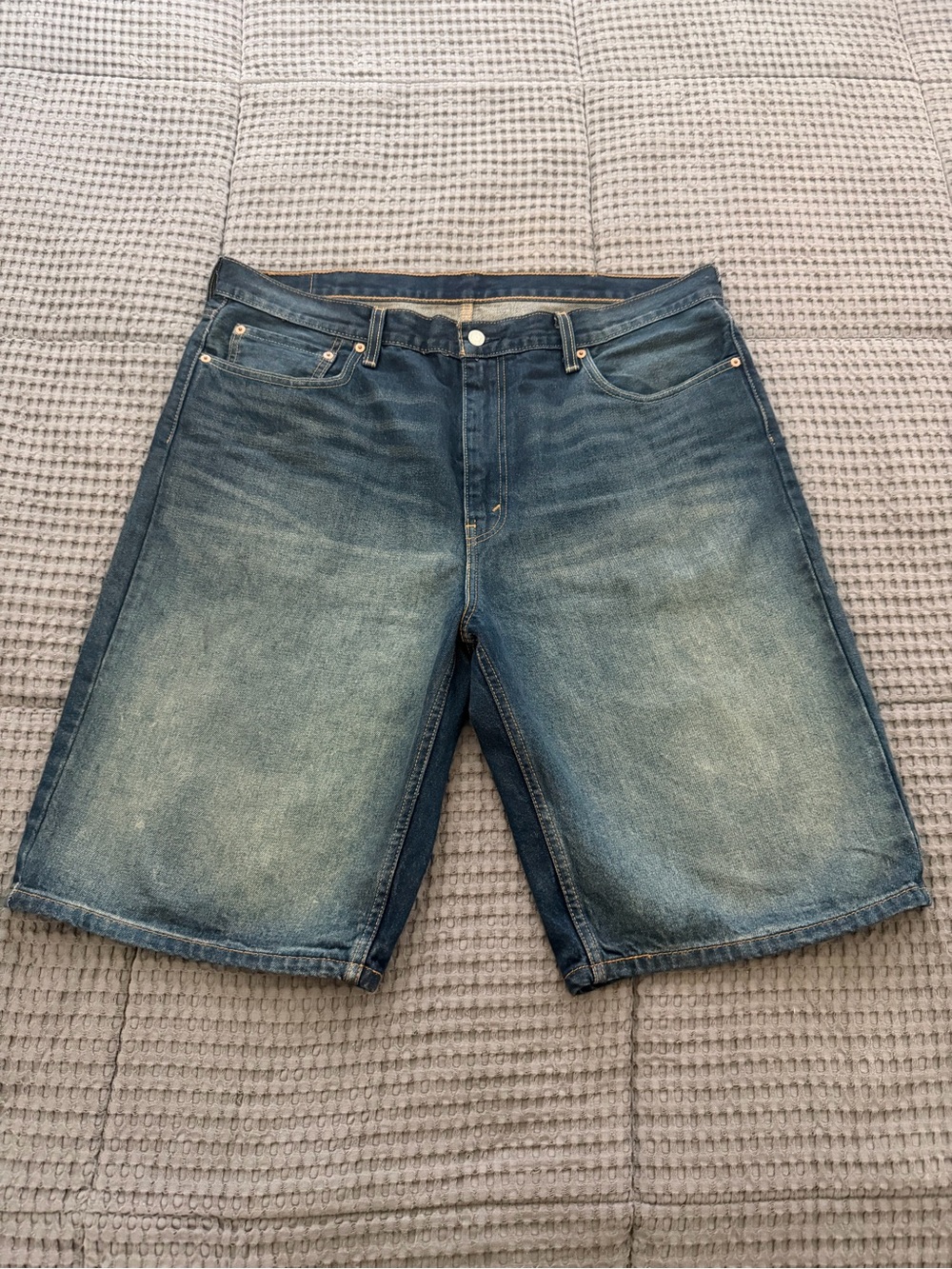 Levi Strauss & Co. 469 Men's Blue Medium Wash Denim Shorts Button Fly 5-Pocket